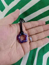 Cargar imagen en el visor de la galería, Colgante Flor Ojo de Tigre
