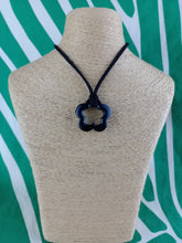 Cargar imagen en el visor de la galería, Colgante Flor Obsidiana Negra
