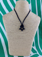 Cargar imagen en el visor de la galería, Colgante Estrella Hematites
