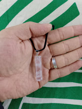 Cargar imagen en el visor de la galería, Colgante Cilíndrico Cuarzo Cristal Mod. 1
