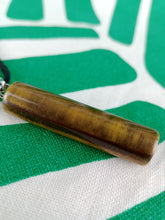 Cargar imagen en el visor de la galería, Colgante Cilindrico Ojo de Tigre Mod 1
