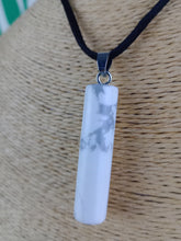Cargar imagen en el visor de la galería, Colgante Cilíndrico Howlita Mod 3
