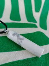 Cargar imagen en el visor de la galería, Colgante Cilíndrico Howlita Mod 3
