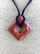 Cargar imagen en el visor de la galería, Colgante Rombo Jaspe Rojo Mod. 2
