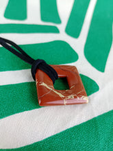 Cargar imagen en el visor de la galería, Colgante Rombo Jaspe Rojo Mod. 2
