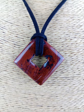 Cargar imagen en el visor de la galería, Colgante Rombo Jaspe Rojo Mod. 5
