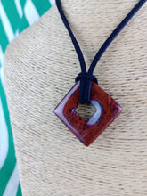 Cargar imagen en el visor de la galería, Colgante Rombo Jaspe Rojo Mod. 5
