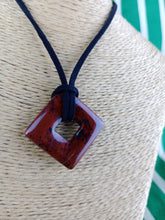 Cargar imagen en el visor de la galería, Colgante Rombo Jaspe Rojo Mod. 5
