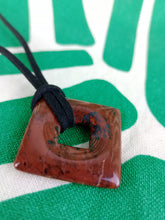 Cargar imagen en el visor de la galería, Colgante Rombo Jaspe Rojo Mod. 5
