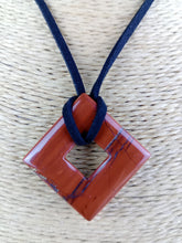 Cargar imagen en el visor de la galería, Colgante Rombo Jaspe Rojo Mod. 4
