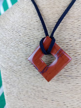 Cargar imagen en el visor de la galería, Colgante Rombo Jaspe Rojo Mod. 4

