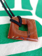 Cargar imagen en el visor de la galería, Colgante Rombo Jaspe Rojo Mod. 4
