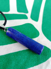 Cargar imagen en el visor de la galería, Colgante Cilindrico Lapislazuli Mod 1
