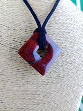 Cargar imagen en el visor de la galería, Colgante Rombo Jaspe Rojo Mod. 1
