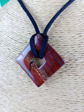 Cargar imagen en el visor de la galería, Colgante Rombo Jaspe Rojo Mod. 6
