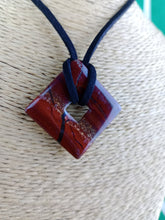 Cargar imagen en el visor de la galería, Colgante Rombo Jaspe Rojo Mod. 6
