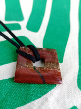Cargar imagen en el visor de la galería, Colgante Rombo Jaspe Rojo Mod. 6
