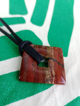 Cargar imagen en el visor de la galería, Colgante Rombo Jaspe Rojo Mod. 6
