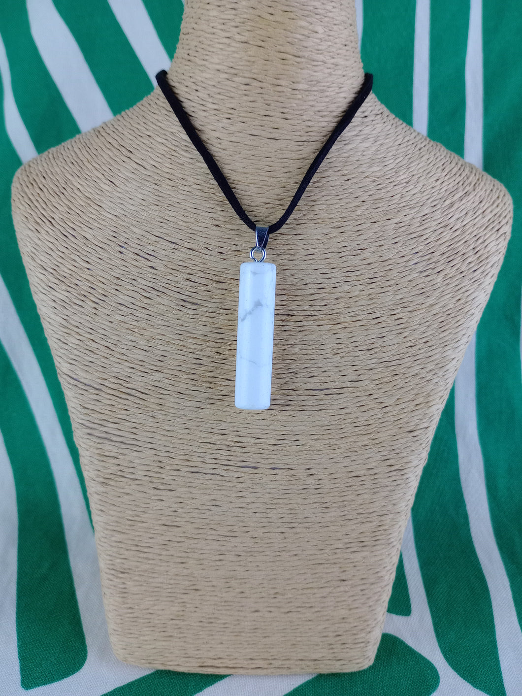 Colgante Cilíndrico Howlita Mod 4