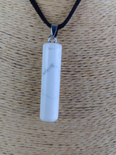 Cargar imagen en el visor de la galería, Colgante Cilíndrico Howlita Mod 4
