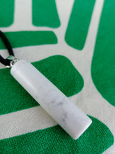 Cargar imagen en el visor de la galería, Colgante Cilíndrico Howlita Mod 4
