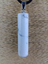 Cargar imagen en el visor de la galería, Colgante Cilíndrico Howlita Mod 1
