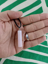 Cargar imagen en el visor de la galería, Colgante Cilindrico Cuarzo Rosa Mod. 2
