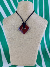 Cargar imagen en el visor de la galería, Colgante Rombo Jaspe Rojo Mod. 7
