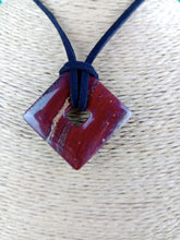 Cargar imagen en el visor de la galería, Colgante Rombo Jaspe Rojo Mod. 7
