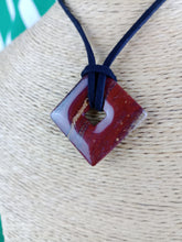 Cargar imagen en el visor de la galería, Colgante Rombo Jaspe Rojo Mod. 7
