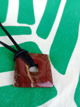 Cargar imagen en el visor de la galería, Colgante Rombo Jaspe Rojo Mod. 7
