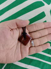 Cargar imagen en el visor de la galería, Colgante Rombo Jaspe Rojo Mod. 7
