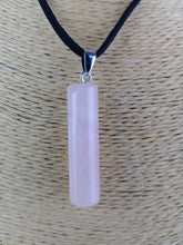 Cargar imagen en el visor de la galería, Colgante Cilindrico Cuarzo Rosa Mod. 1
