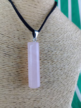 Cargar imagen en el visor de la galería, Colgante Cilindrico Cuarzo Rosa Mod. 1
