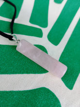 Cargar imagen en el visor de la galería, Colgante Cilindrico Cuarzo Rosa Mod. 1
