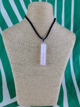 Cargar imagen en el visor de la galería, Colgante Cilindrico Cuarzo Rosa Mod. 3
