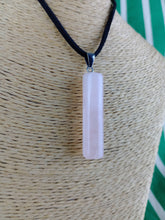 Cargar imagen en el visor de la galería, Colgante Cilindrico Cuarzo Rosa Mod. 3
