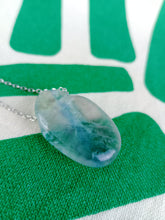 Cargar imagen en el visor de la galería, Colgante Fluorita Azul
