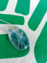 Cargar imagen en el visor de la galería, Colgante Fluorita Azul
