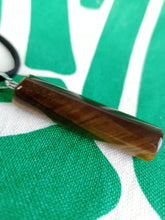 Cargar imagen en el visor de la galería, Colgante Cilindrico Ojo de Tigre Mod 2
