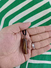 Cargar imagen en el visor de la galería, Colgante Cilindrico Ojo de Tigre Mod 2
