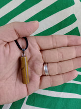 Cargar imagen en el visor de la galería, Colgante Cilindrico Ojo de Tigre Mod 4
