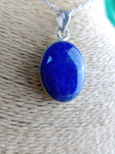 Cargar imagen en el visor de la galería, Colgante Lapislazuli Oval con Plata
