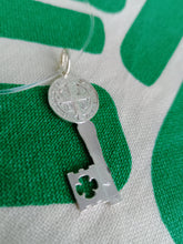 Cargar imagen en el visor de la galería, Colgante Llave San Benito Plata de Ley 925
