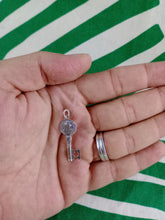 Cargar imagen en el visor de la galería, Colgante Llave San Benito Plata de Ley 925
