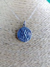 Cargar imagen en el visor de la galería, Medalla de San Miguel Plata 925
