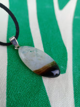 Cargar imagen en el visor de la galería, Colgante Agata Blanca y Negra
