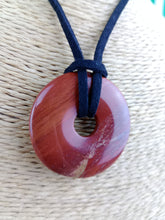 Cargar imagen en el visor de la galería, Colgante Donut Jaspe Rojo 35 mm Mod. 7
