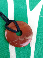 Cargar imagen en el visor de la galería, Colgante Donut Jaspe Rojo 35 mm Mod. 7
