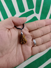 Cargar imagen en el visor de la galería, Colgante Buda de Ojo de Tigre Mod. 2
